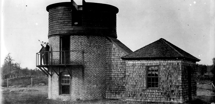The first public night at Seagrave Memorial Observatory was held on January 15, 1937